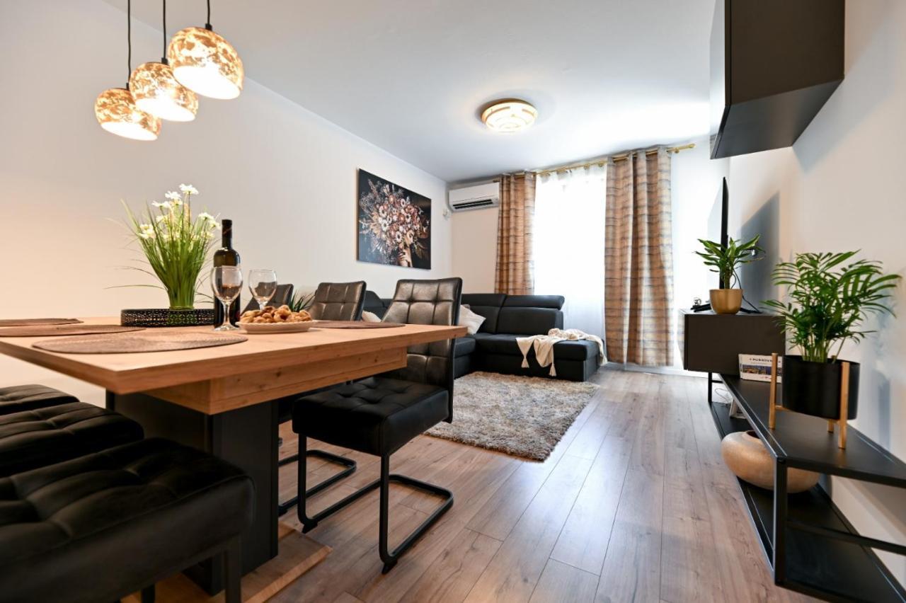Newly Renovated Apartment Luce Zadar Exterior foto